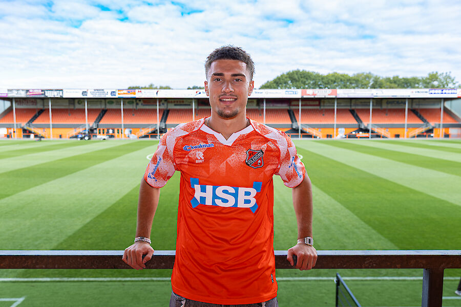 官方：福伦丹租借沙勒罗瓦前锋德斯科特，合同附带买断条款